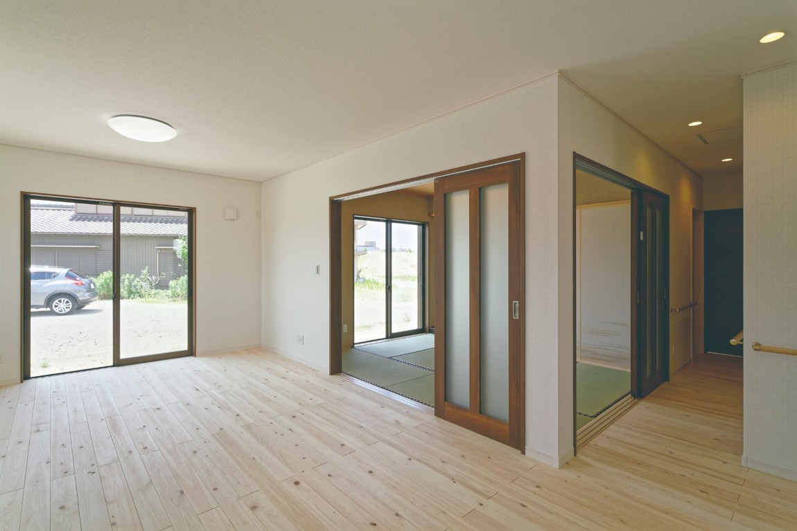 気持ちの良い、ひのきの床。