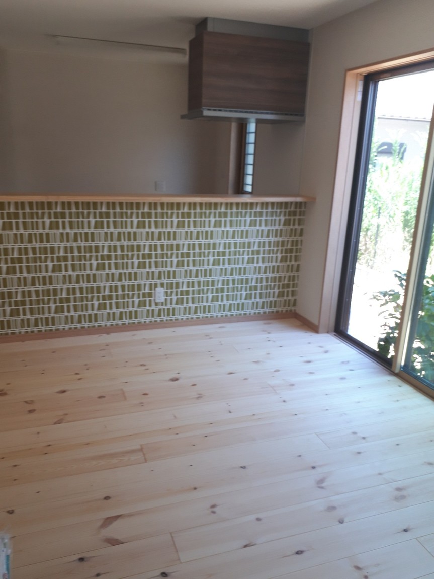 無垢の木は、触れてうれしい。