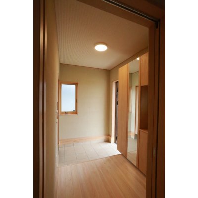 ヒノキの香りただよう　優しさのある玄関