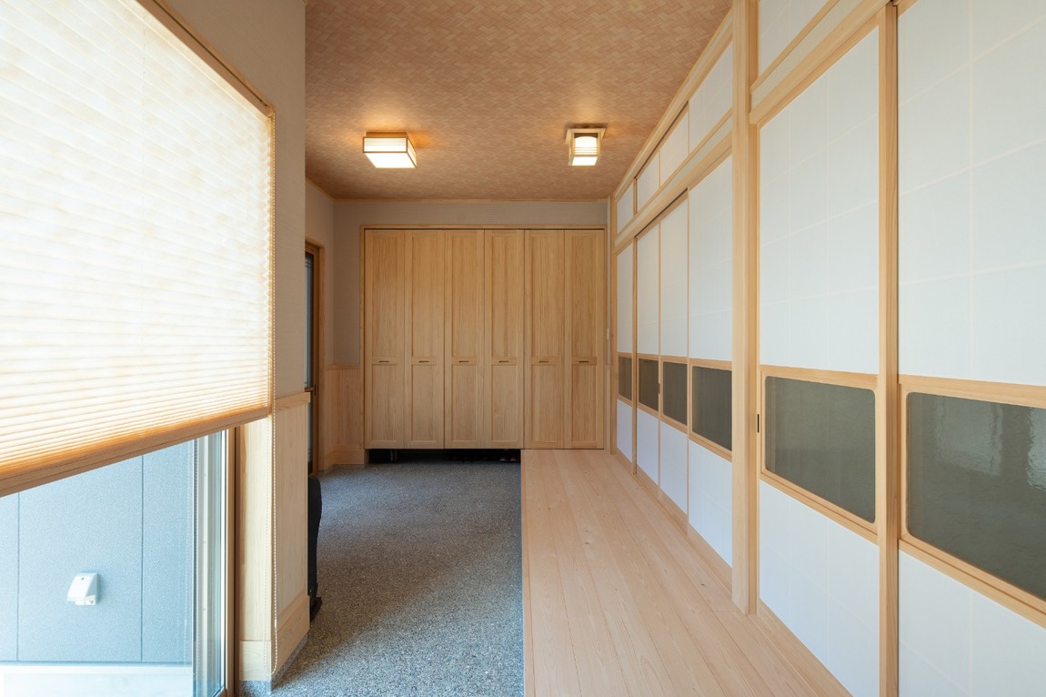 建ってみれば、一般的には十分に広い廊下。笑