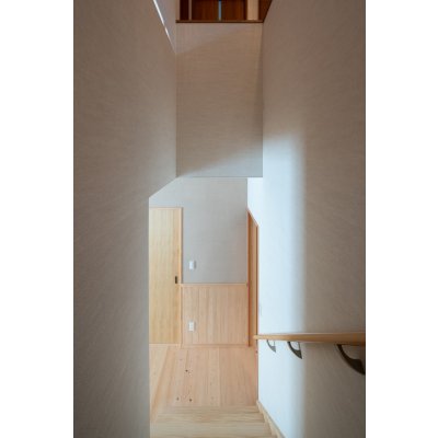 奥行きの空間を感じられる階段