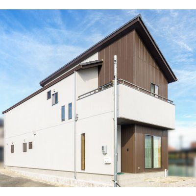 元気で明るい声が響き渡る自然素材の家