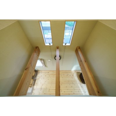 光は縦の空間に