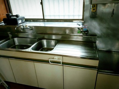 長く、丁寧に使われたキッチン